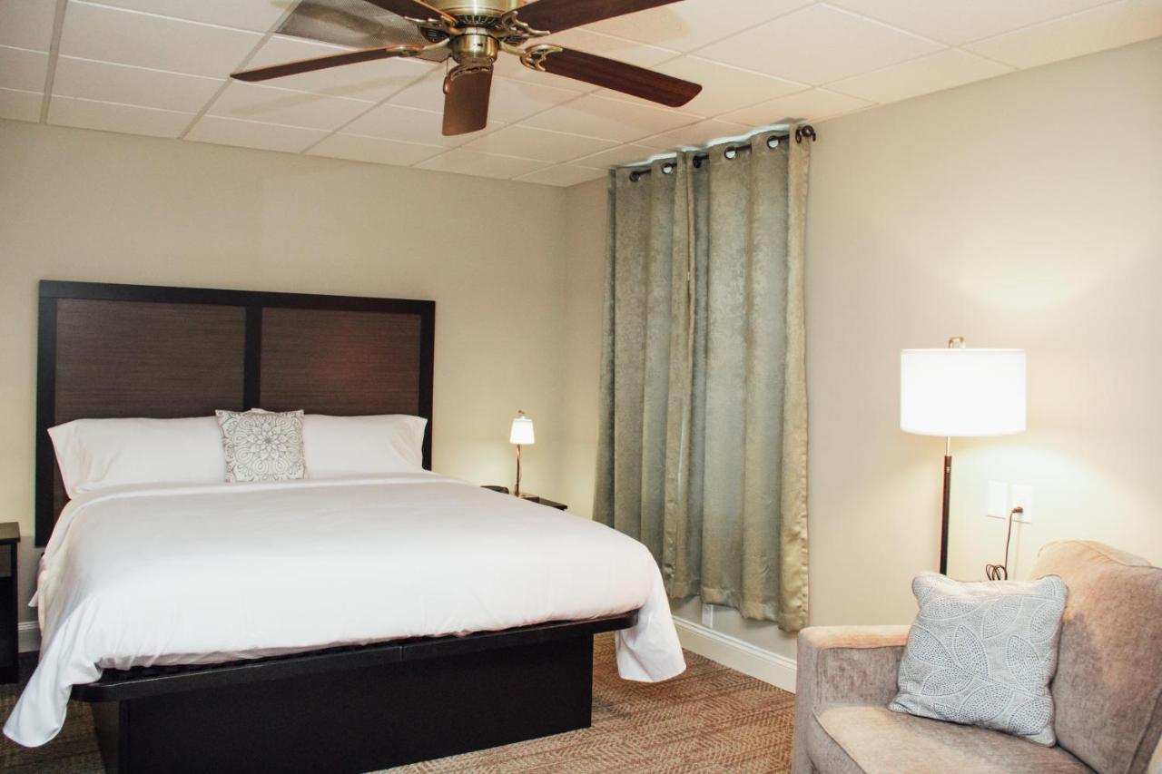 New Holland Country Squire Inn And Suites מראה חיצוני תמונה